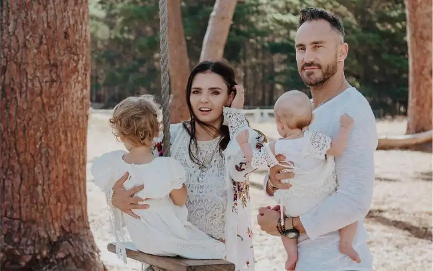 Faf and Imari with their children Amelie and Zoey (X.com/imagesbyimari)