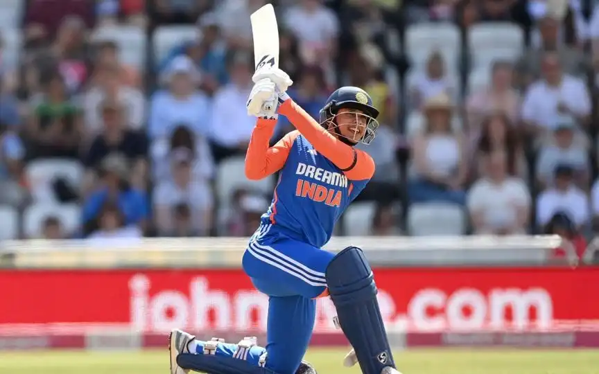 Smriti Mandhana during her knock vs ENG (Source: @WomensCricZone/X.com)
