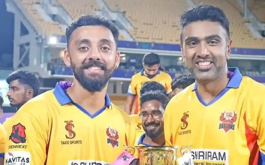 Varun Chakaravarthy with Ravichandran Ashwin (Source: @Rokte_Amarr_KKR/X.com)