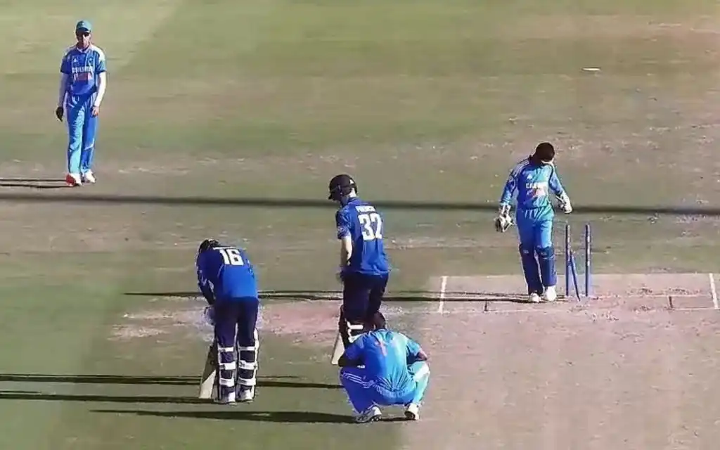 England U19 players after hitting the winning runs [Source: @lightningspeedk/x]