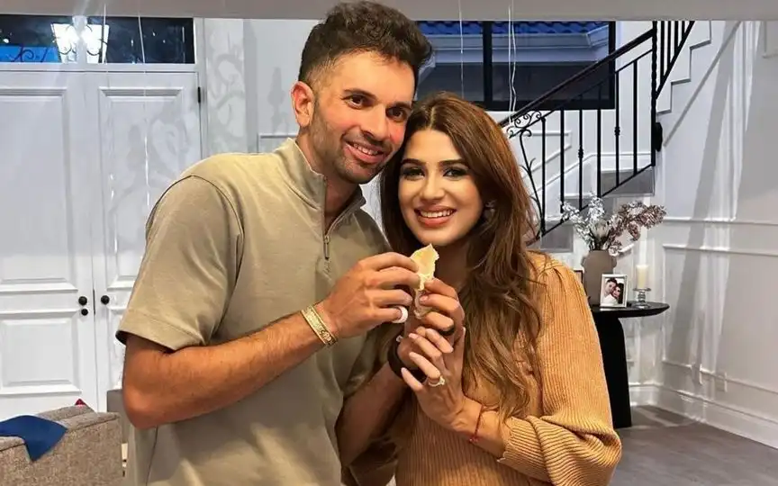 Keshav Maharaj with wife Lerisha Munsamy (X.com/@Werries_)