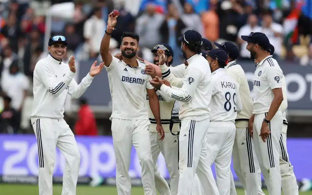 Akash Deep celebrating a wicket with Indian teammates on Day 5 [Source: @BCCI/x]