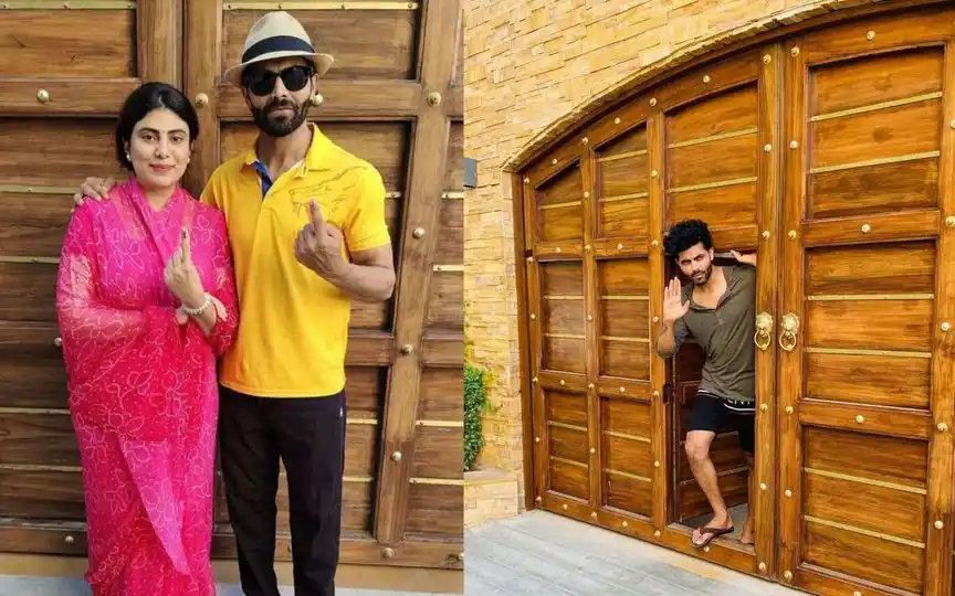 Jadeja posing with his wife in front of Jamnagar house (Instagram/