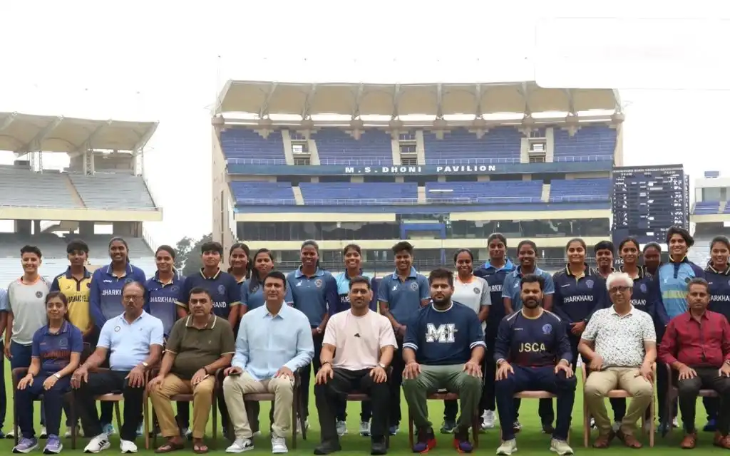 MS Dhoni with JSCA [Source: @CricCrazyJohns/X.com]