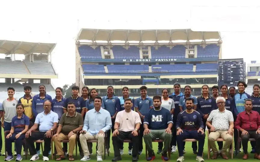 MS Dhoni with JSCA [Source: @CricCrazyJohns/X.com]