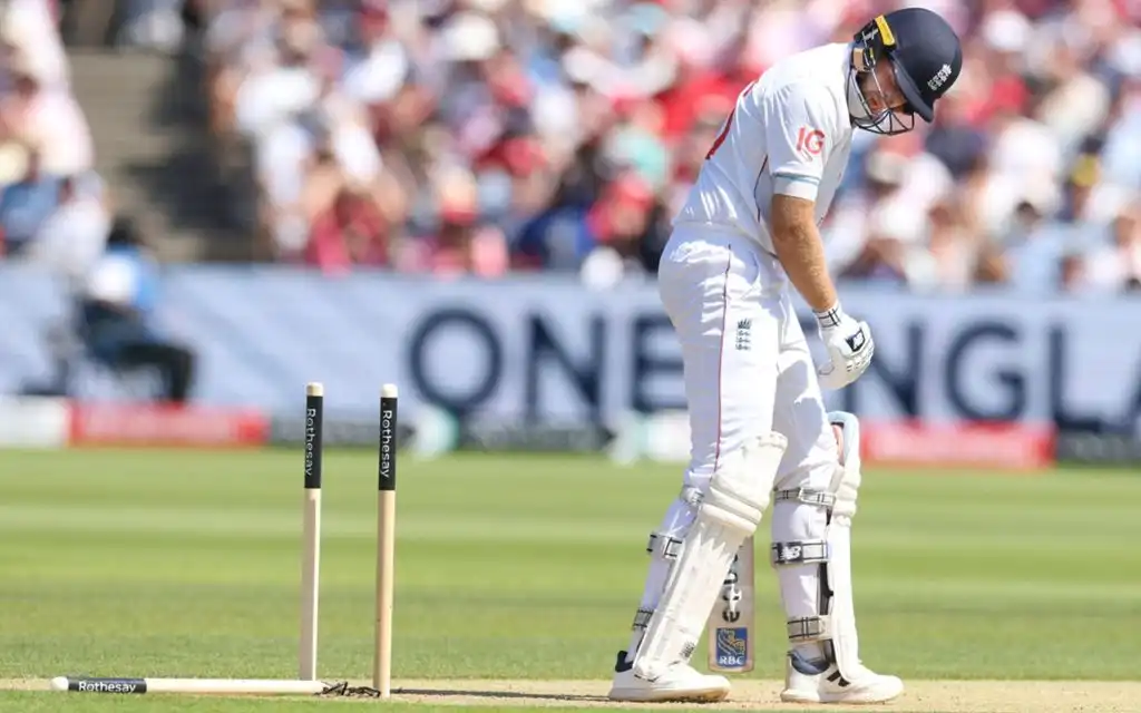 Joe Root getting bowled (Source: AP Photos)