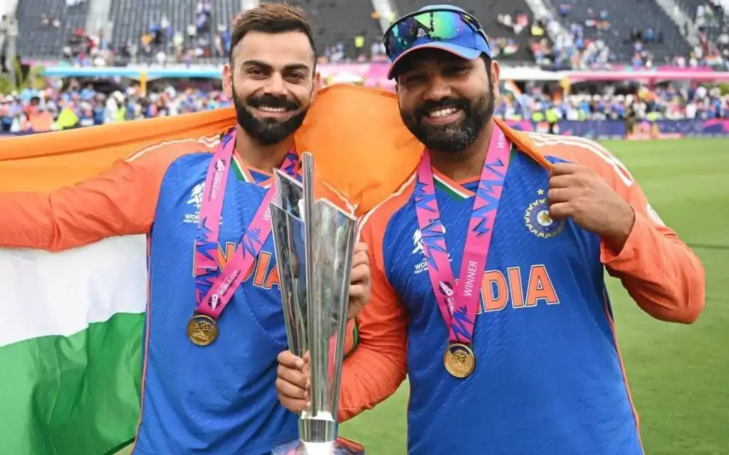 Virat Kohli and Rohit Sharma with T20 Trophy (Source:@CricCrazyJohns/X.com)