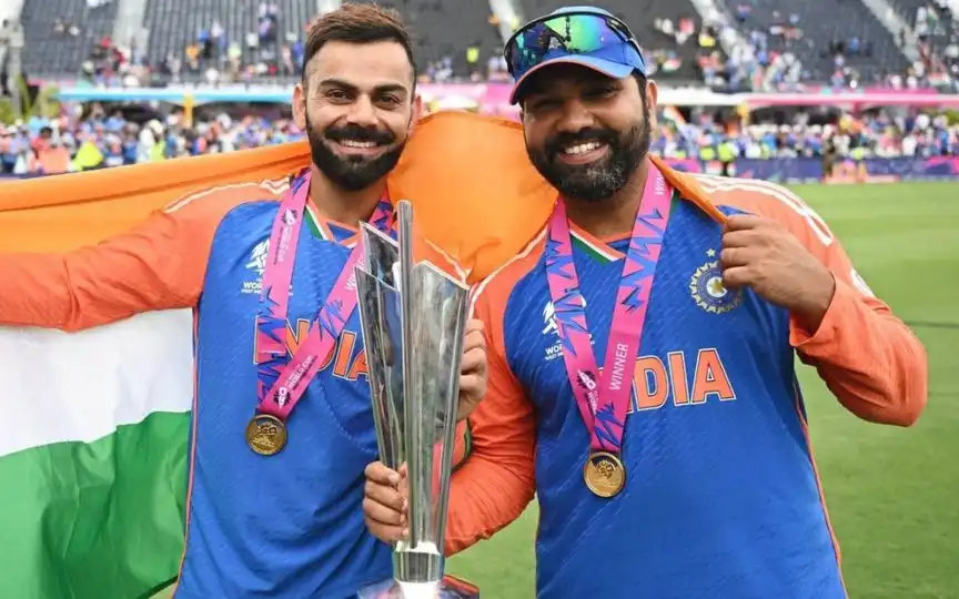 Virat Kohli and Rohit Sharma with T20 Trophy (Source:@CricCrazyJohns/X.com)
