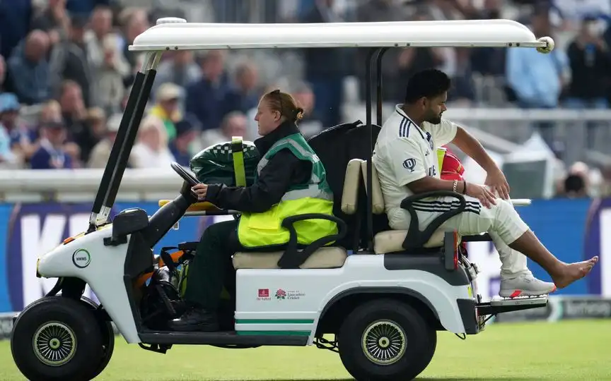Rishabh Pant walking out with an injury in the 4th Test [Source: AP Photos]