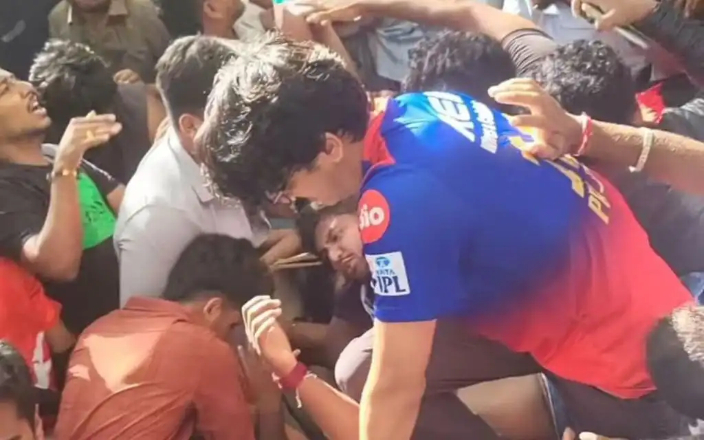 Horrific Stampede At M Chinnaswamy  Stadium (Source: @Uday_Yadavji/x.com)