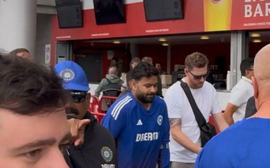 Pant arrives at Old Trafford - (Source : @IAMChauhan28/X.com)