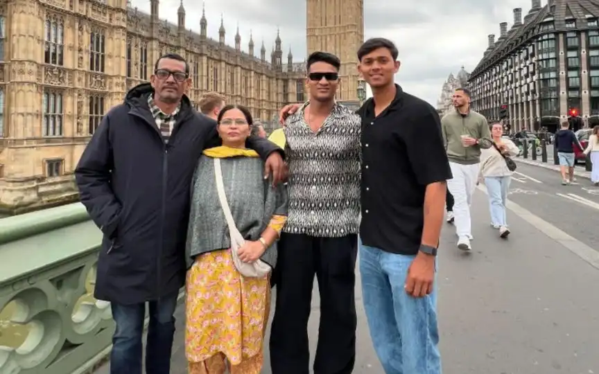 Yashasvi Jaiswal with family in London [Source: @yashasvijaiswal28/Instagram]