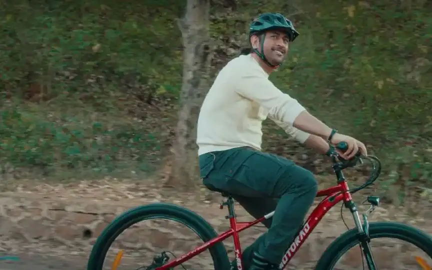 MS Dhoni In E-Motorad Ad (Source: @e_motorad/X.com)
