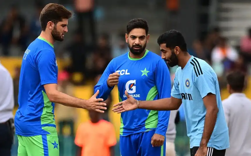 Shaheen Afridi's Gift To Bumrah (Source: AFP Photos)