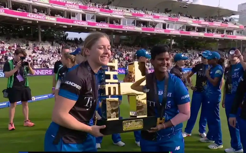 London Spirit Women With The The Hundred Women 2024 Trophy (Source: @CricCrazyJohns/x.com)