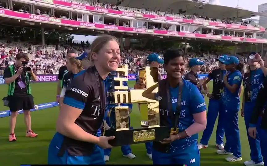 London Spirit Women With The The Hundred Women 2024 Trophy (Source: @CricCrazyJohns/x.com)