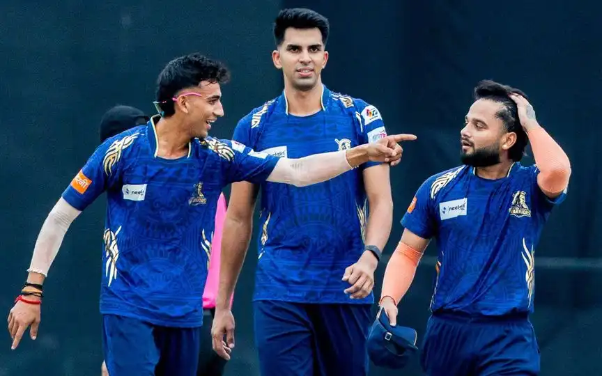 Suyash Sharma with teammates [Source: @DelhiPLT20/x]