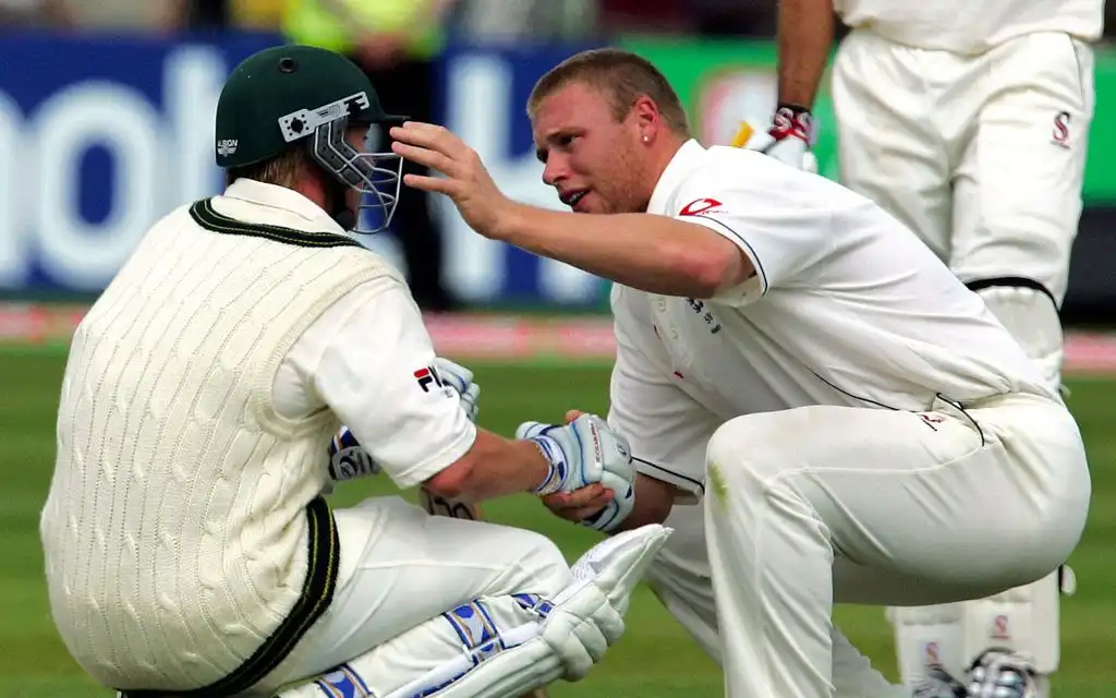 Andrew Flintoff consoles Brett Lee [Source: AFP Photos]