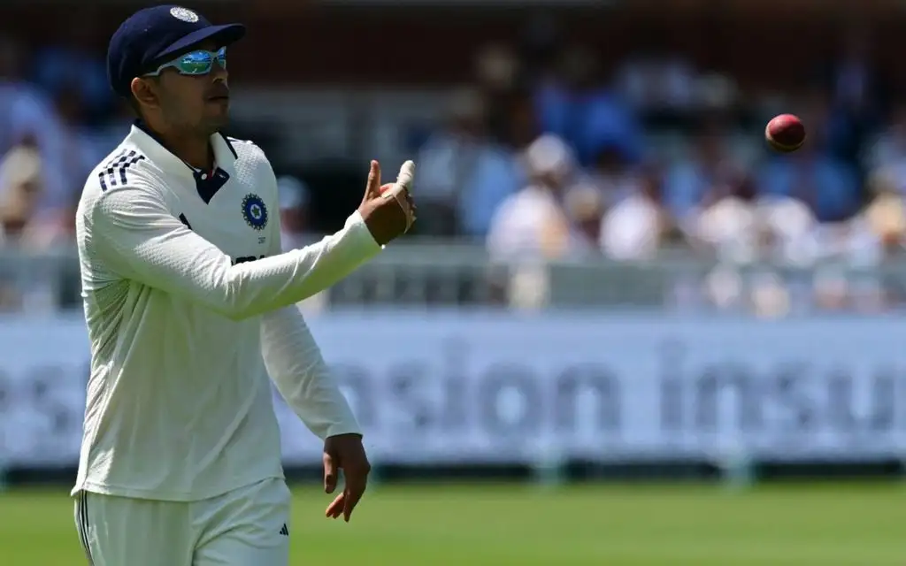 Gill's Lord's Jersey sold [Source: AFP Photo]
