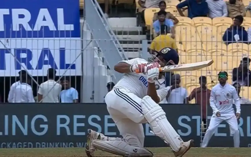 Rishabh Pant's Scoop Shot (Source: @Saabir_Saabu01/x.com)