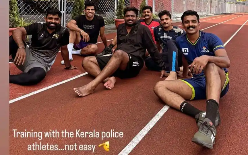 Sanju Samson with Kerala police [Source: @imsanjusamson/Instagram]