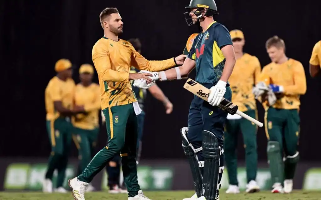 SA and AUS captains after 2nd T20I (Source: AFP)