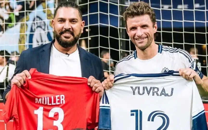 Yuvraj Singh meets Thomas Müller in USA [Source: @OneCricketApp/X.com]