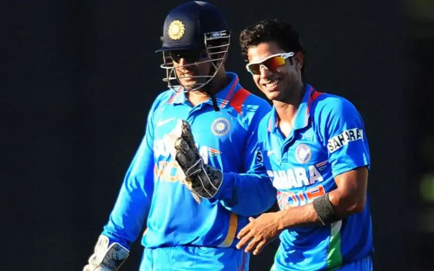 Manoj Tiwary with MS Dhoni (Source: AFP)