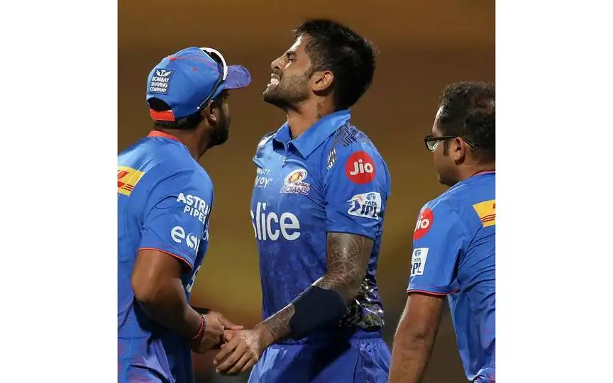 Suryakumar Yadav's Hairline Thumb Fracture (Source:@MIFansArmy,x.com)