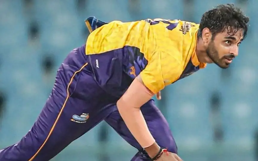 29 Runs In 1 Over! Bhuvneshwar's Poor Spell Makes RCB Sweat Before IPL Retention 29 Runs In 1 Over! Bhuvneshwar's Poor Spell Makes RCB Sweat Before IPL Retention