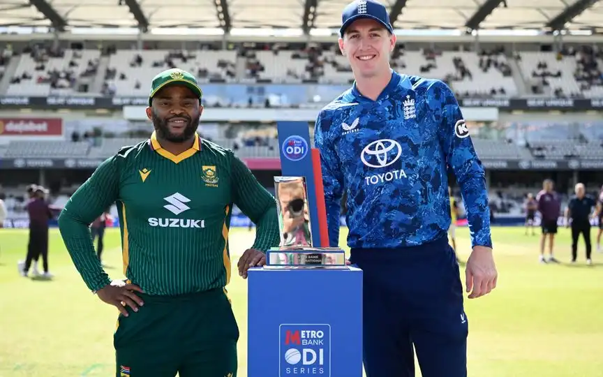 Temba Bavuma and Harry Brook with trophy (Source:@ESPNcricinfo/X.com)