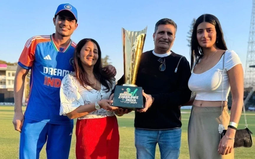 Shubman Gill Family​ (Source:@mufaddal_vohra,x.com)