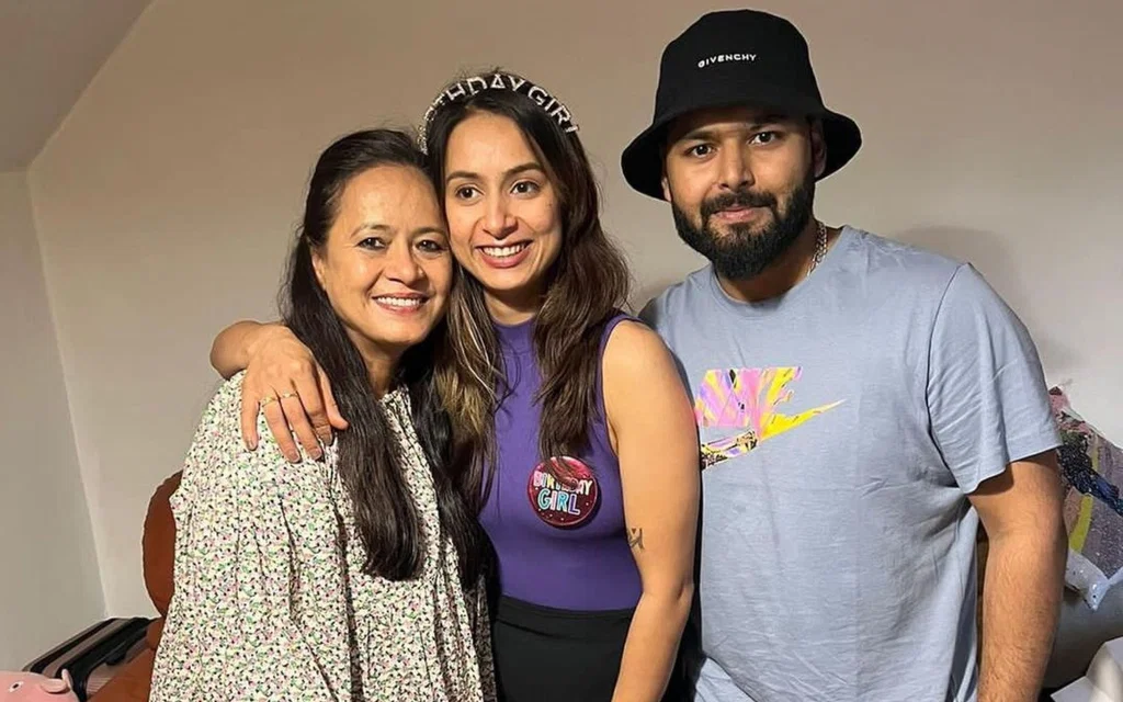 Rishabh Pant's Family​ (Source:@Pinky209E,x.com)