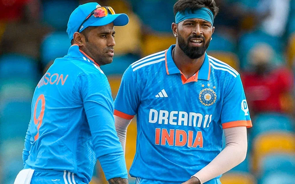 Hardik Pandya with Suryakumar Yadav (Source:@Sport360/X.com)
