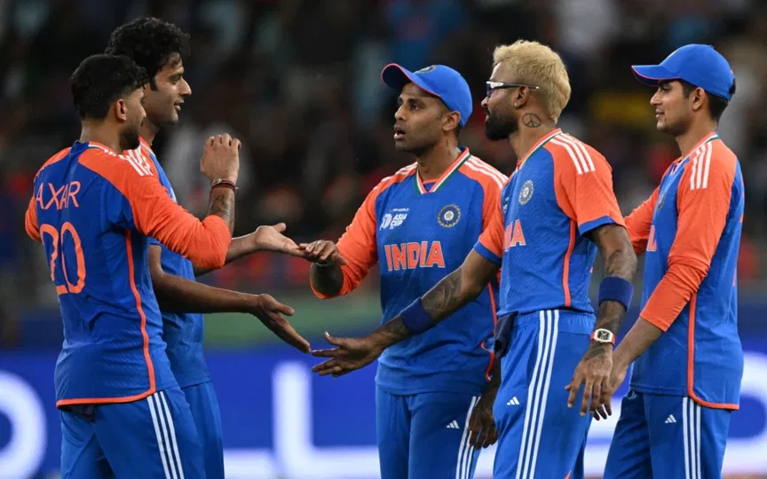 India Team In Discussion During UAE Match - (Source : AFP)