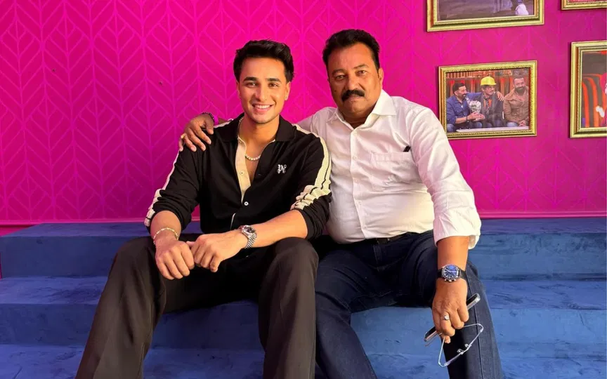 Abhishek with his father Raj Kumar Sharma (Instagram.com/abhisheksharma_4)