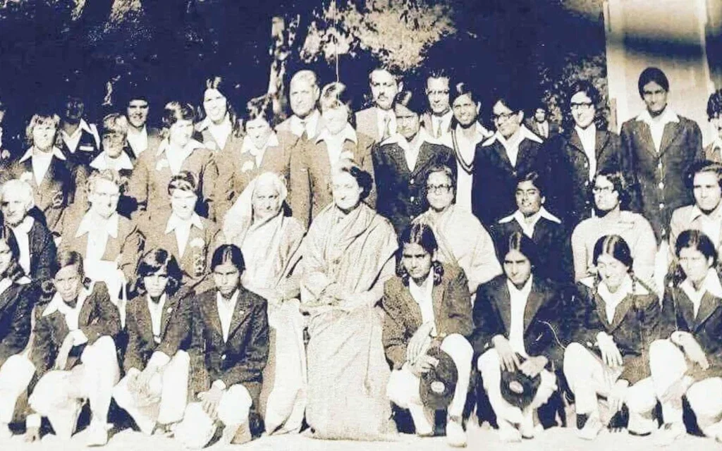 First Indian Women's Team With Former Prime Minister Indira Gandhi (Source: @IndiaHistorypic/x.com)