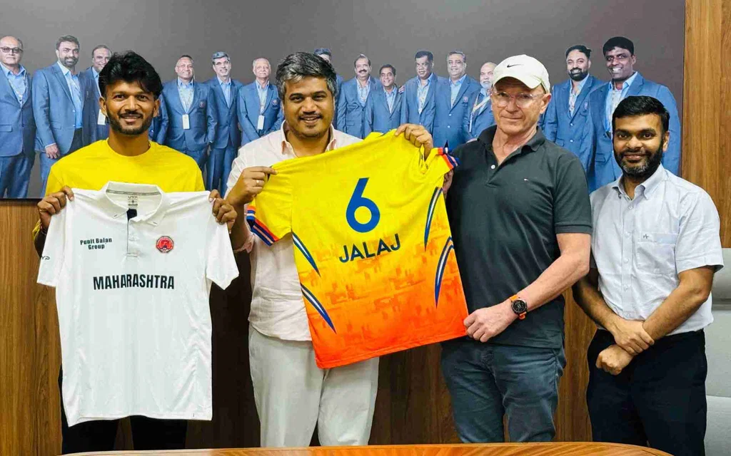 Jalaj Saxena with Maharashtra officials (Source: @karhacter/X.com)