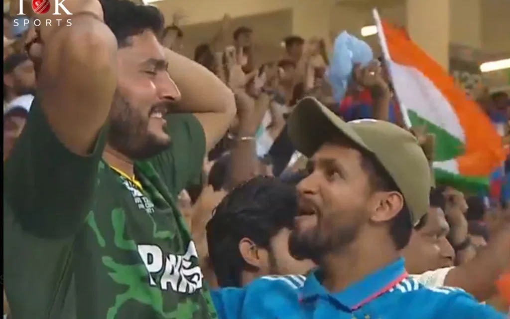 India fan mocks Pakistan supporter [Source: @TOKSports021/x.com]
