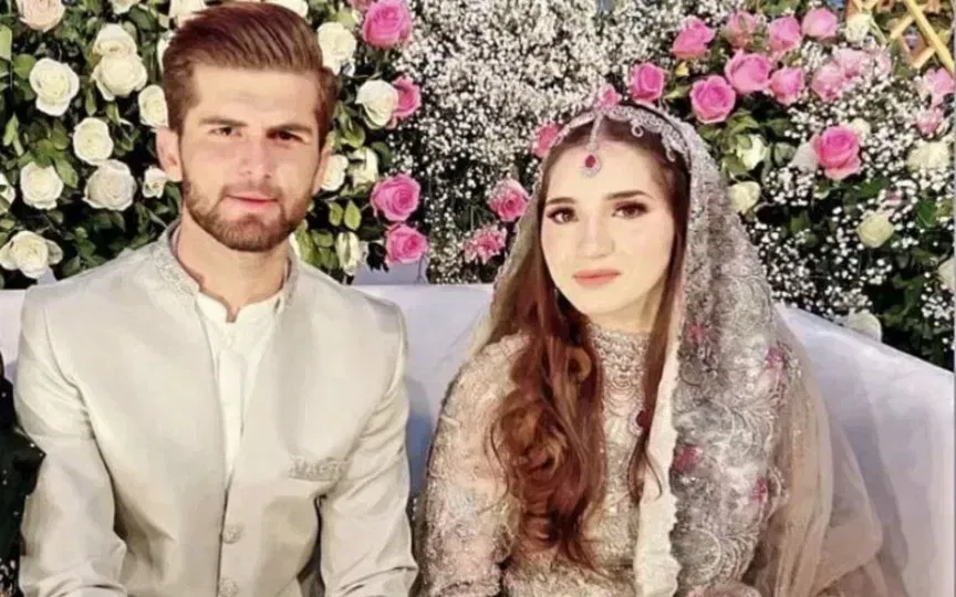Shaheen Afridi with his wife Ansha Afridi (X.com/@_currentpak)