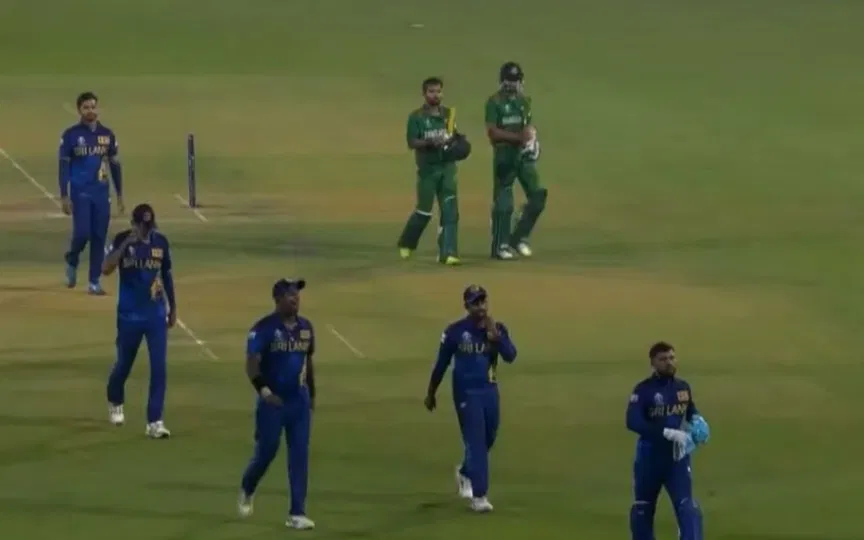 Sri Lanka players avoiding Bangladesh players [Source: @ekta_pramaan/X.com]