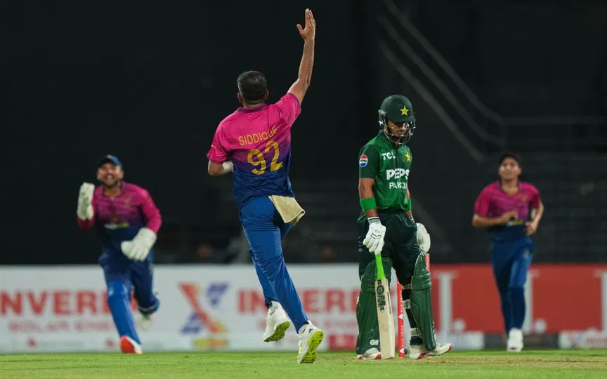संयुक्त अरब अमीरात बनाम पाकिस्तान (स्रोत: @EmiratesCricket/X.com)