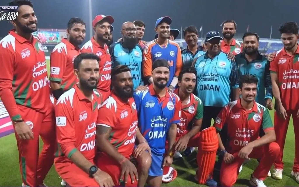 Oman Players With Suryakumar Yadav (Source: @ImTanujSingh/x.com)