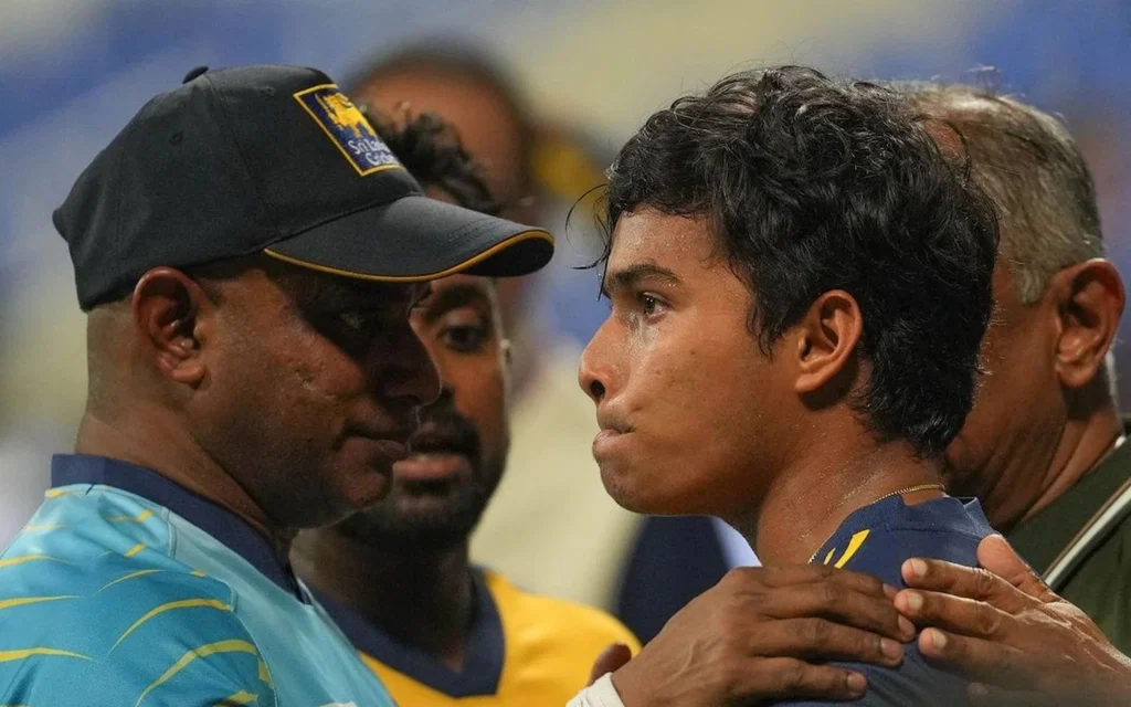 Sri Lanka coach with Wellalage - (Source : @GuerillaCricket/X.com)