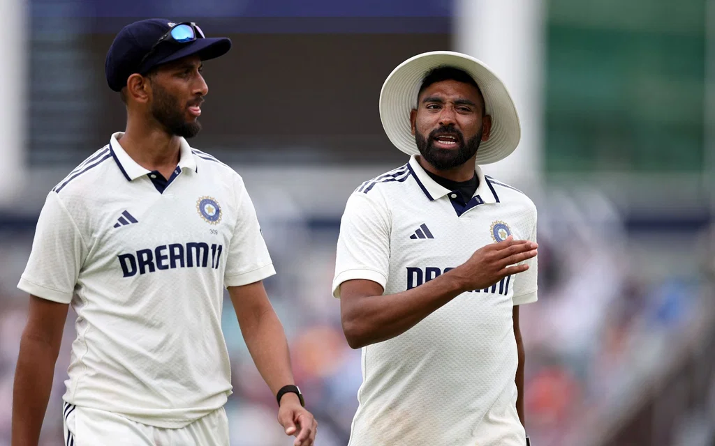 Mohammed Siraj having a chat with Prasidh Krishna (Source:AFP Photos)