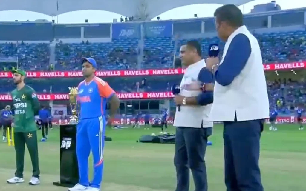 India-Pakistan toss (Source:@Asianewss/X.com)