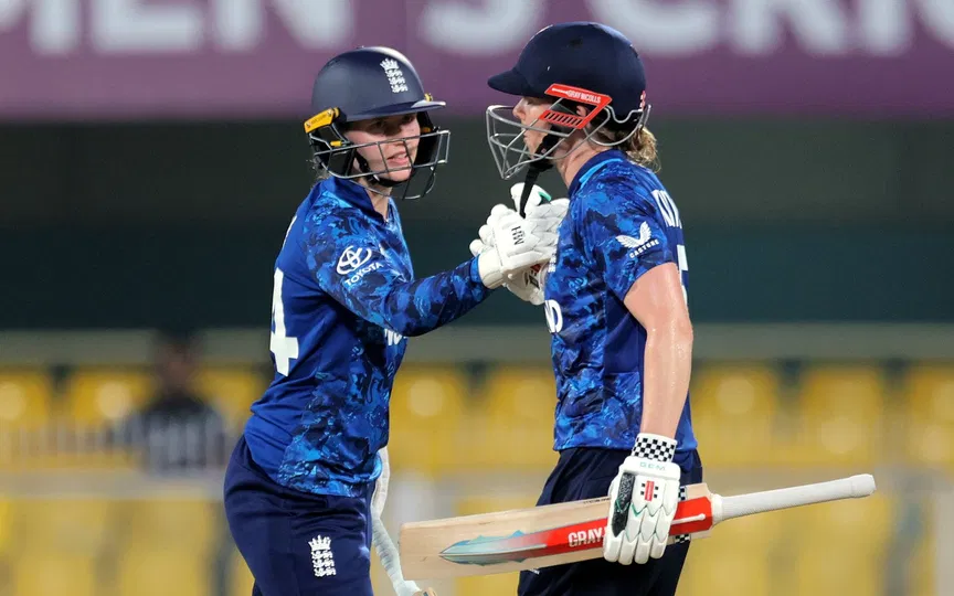 Heather Knight's 79* help England survive Bangladesh's fightback to take 4-wicket win