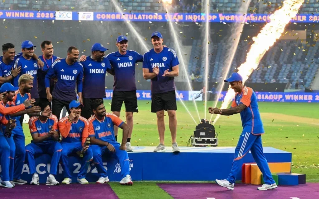 Suryakumar Yadav with the invisible gesture [Source: @aroop_rangan/X.com]