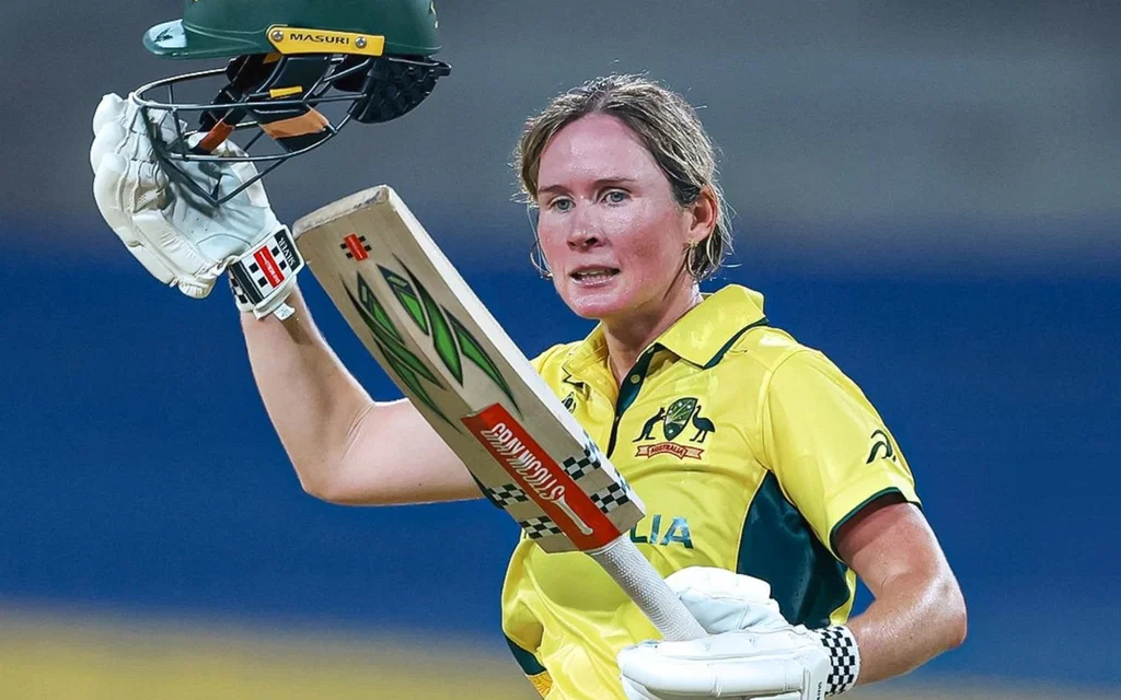 Beth Mooney celebrating her century vs Pakistan Women [Source: @StarSportsIndia/x]