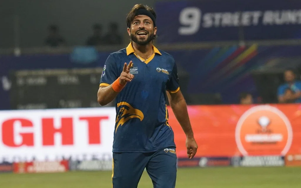 Irfan Umair's dream debut (Source: @toi_gauravG/x.com)